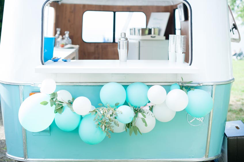 Ballongirlande lassen deine Hochzeitsfeier erstrahlen (c) glueckSEEligkeit
