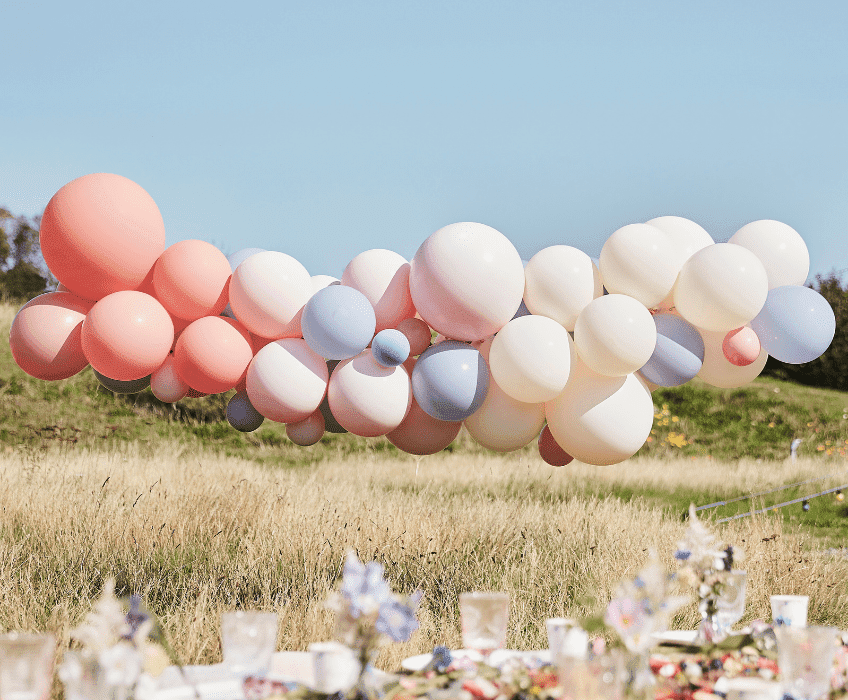 Luftig leicht und unwahrscheinlich schön ist diese Boho-Ballongirlande in Pastelltönen