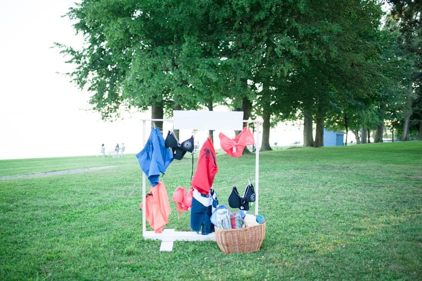 Bei der Festival-Hochzeit passt auch die Badesachen-Station (c) Fräulein Wunschfrei