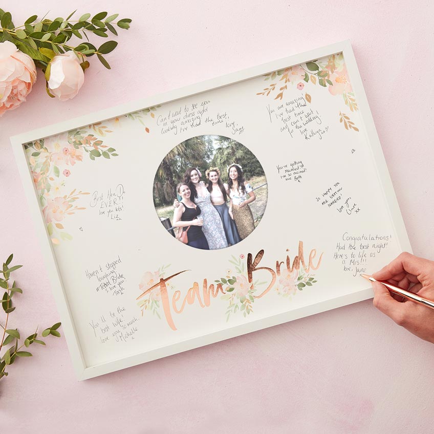 Lass deine Brautparty-Gäste auf einem Foto unterschreiben