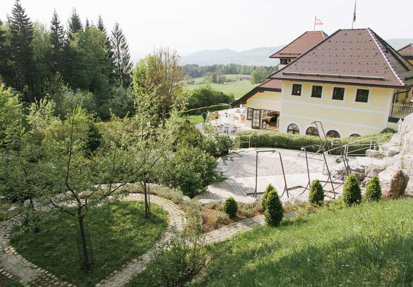 Feiere deine Vintage Hochzeit in einem Landhaus oder einem kleinen Schloss (c) Michael Schartner