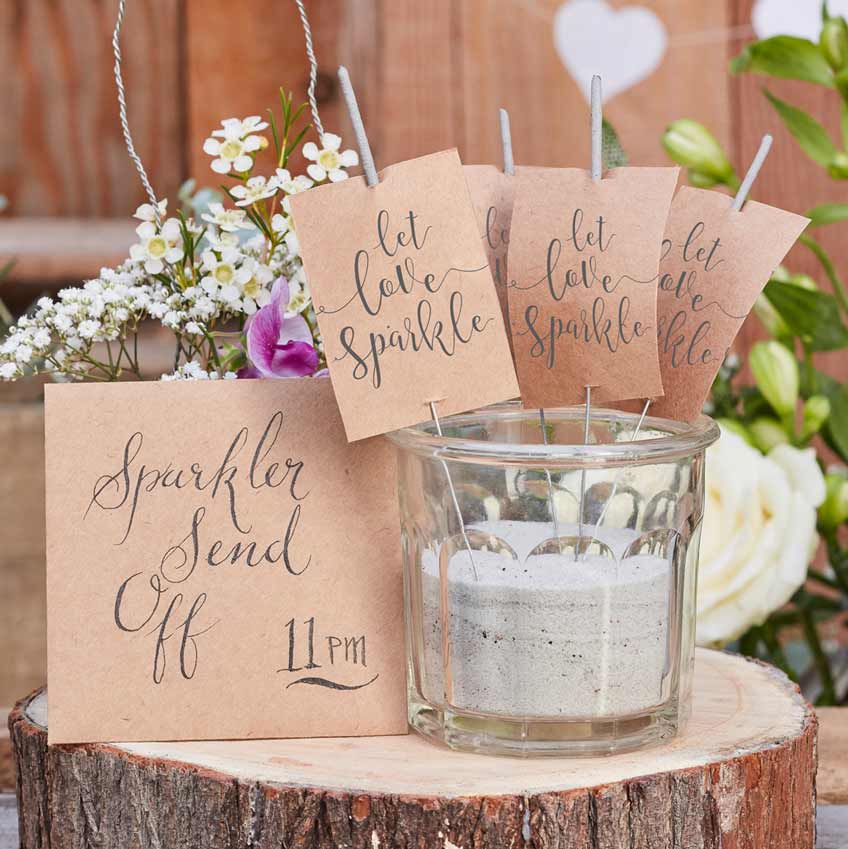 Tischdekoration aus Kraftpapier für deine Hochzeit im rustikalen Stil Tischdekoration aus Kraftpapier für deine Hochzeit im rustikalen Stil
