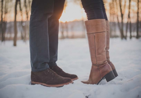 Romantischer Antrag im Winter - warum nicht bei einem Winter-Erlebnis? (c) freestocks.org 