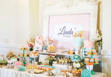 Zur Bridal Shower ist ein schön gedeckter Sweet Table wichtig (c) Silk Truffle Photography