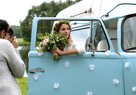 Selbstklebende Blumen und mehr - in unserem Shop findest du wunderschönen Autoschmuck für die Hochzeit