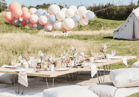 Auf der Wiese oder im heimischen Garten - ein tolles Boho-Brautparty-Picknick als entspannte JGA-Feier