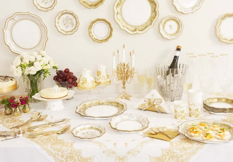 Elegant und erschwinglich ist das Partyporzellan und damit perfekt als Geschirr für die Goldene Hochzeit