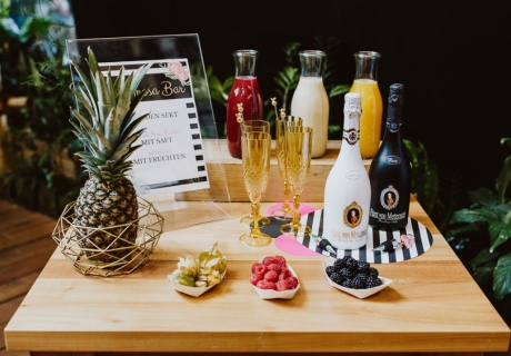 Deine Mimosa Bar als Highlight auf deiner tropischen Brautparty