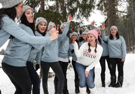 Auch im Winter gibt es spaßige Programmideen für den Junggesellinnenabschied (c) Josina Kaiser - Hochzeitsverliebt