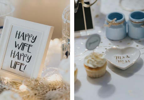 Weil die Deko passen muss. Edle Schälchen machen sich top und schöne weiße Bilderrahmen können auch das Motto zur Winter Wedding einrahmen - Im Hintergrund romantische Vogelkäfige mit Winterdeko (c) Svetlana Kohlmeier Fotografie