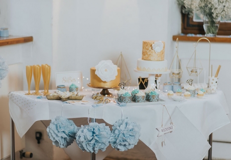 Traumhafter Winterhochzeits Sweet Table - da will man doch sofort im Dezember heiraten (c) Svetlana Kohlmeier Fotografie