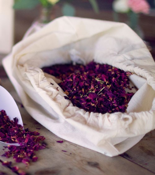 Getrocknete Rosenblüten im Leinenbeutel - 400 g